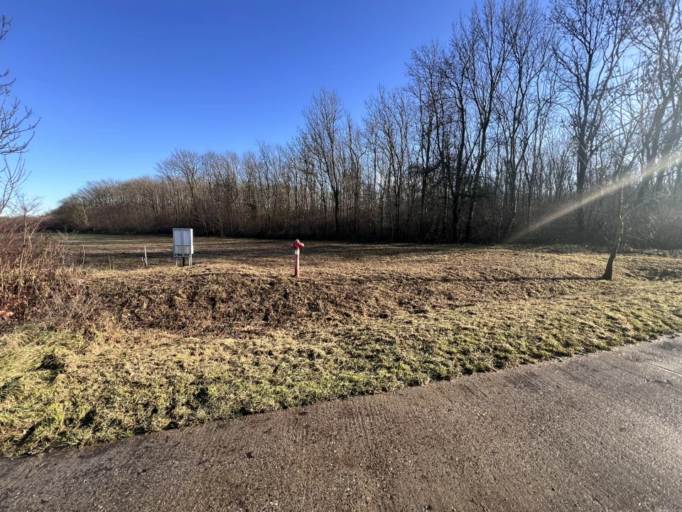 Eladó építési telek, Vassurány