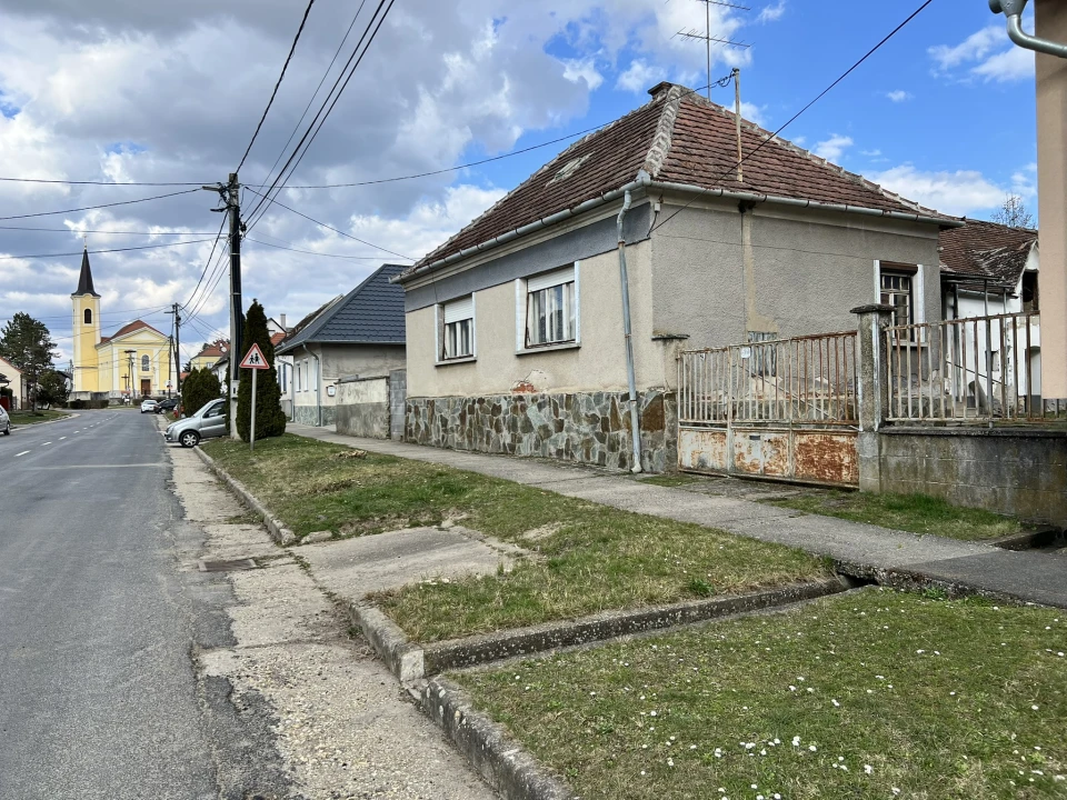 c3-1-name c2-1-name, Felsőcsatár