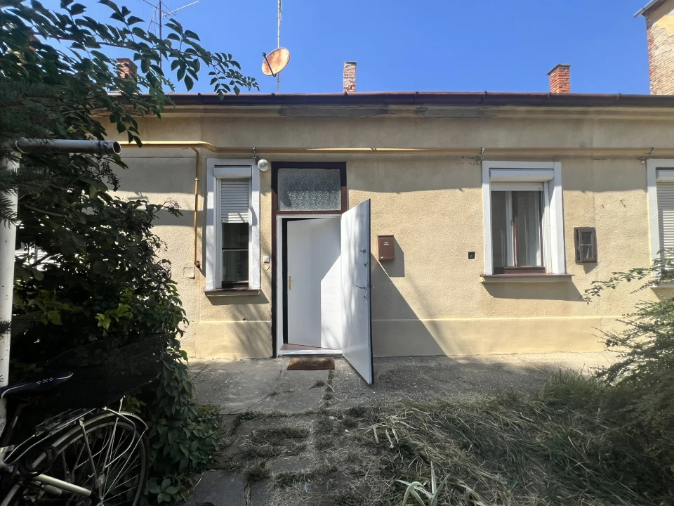 Eladó téglalakás, Szombathely