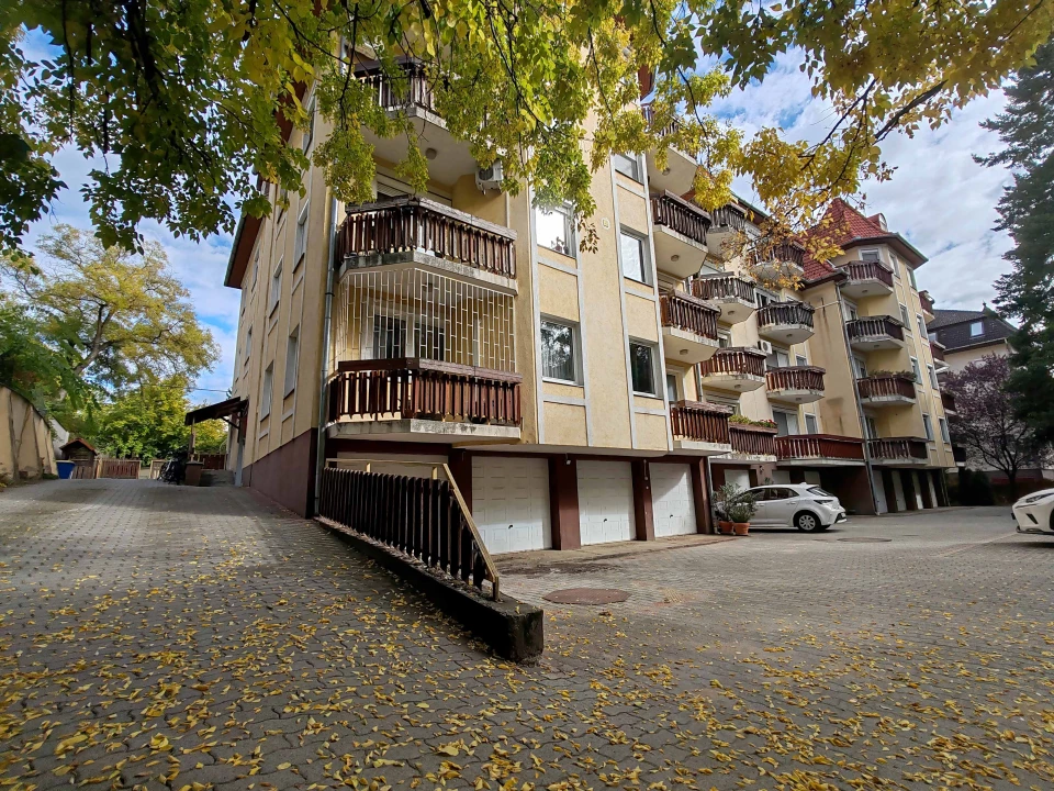 Eladó téglalakás, Debrecen