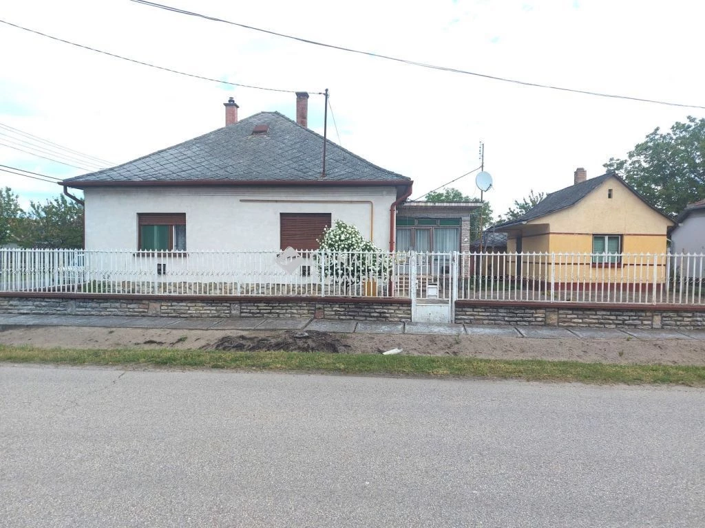 For sale house, Izsák