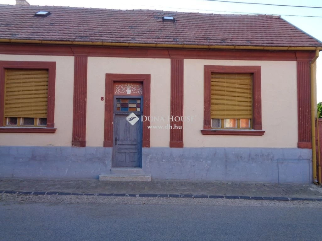 For sale house, Izsák