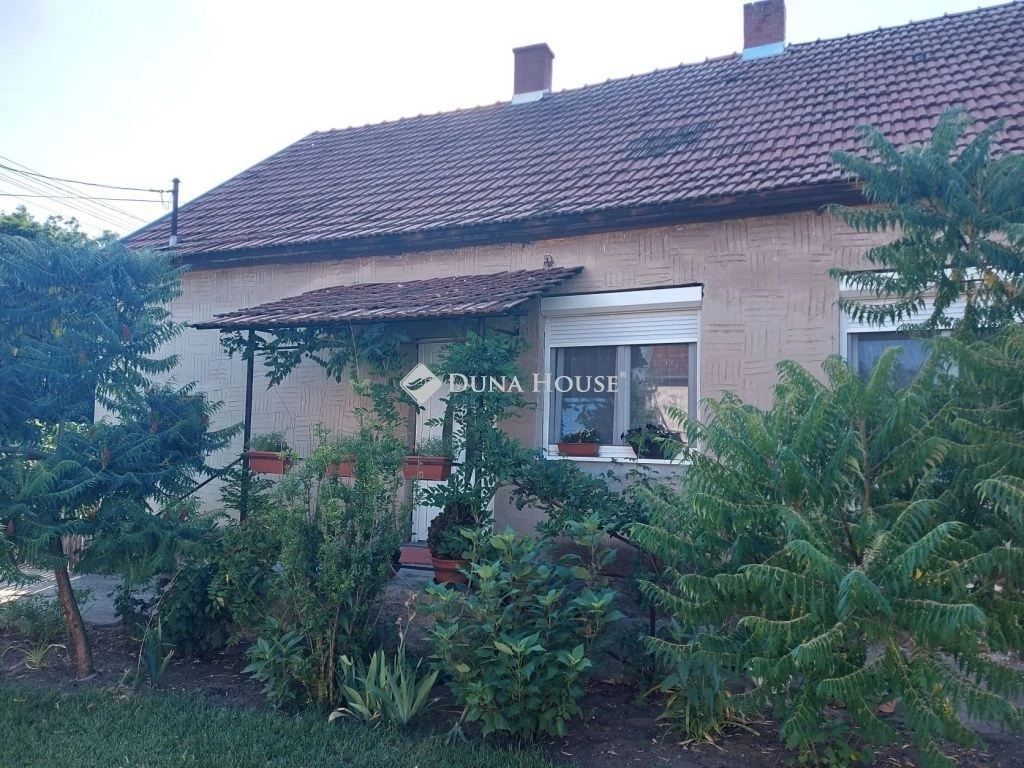 Eladó családi ház, Bugacon