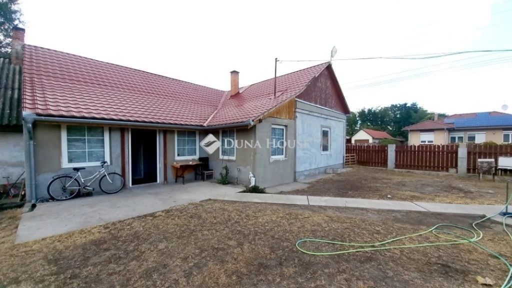 Eladó ház, Helvécia