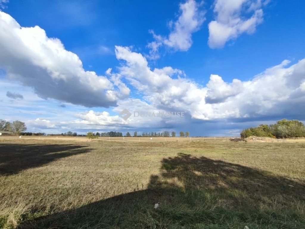 Eladó ipari, Városföld