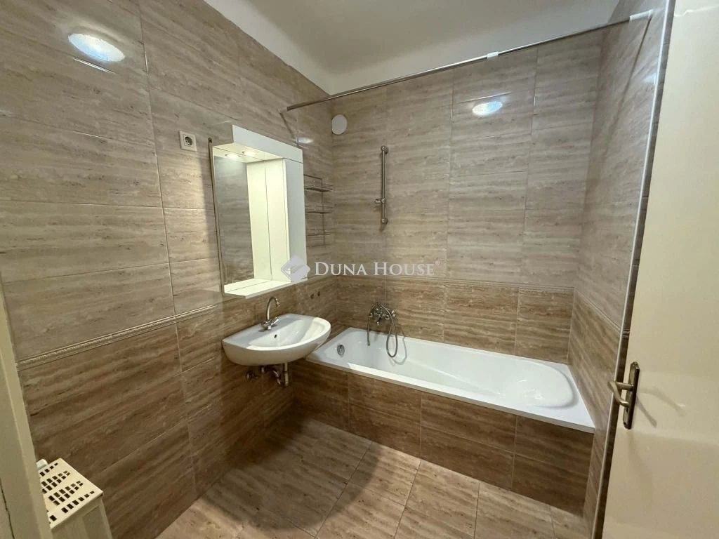 For sale brick flat, Kecskemét