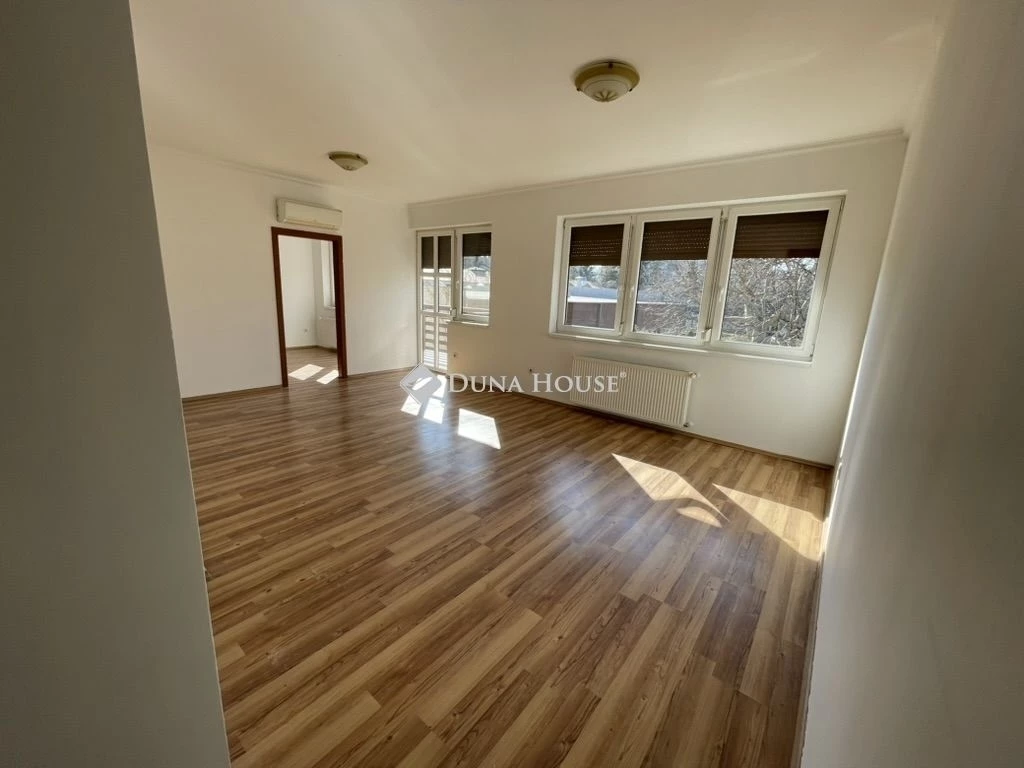 Eladó lakás, Nagykőrös