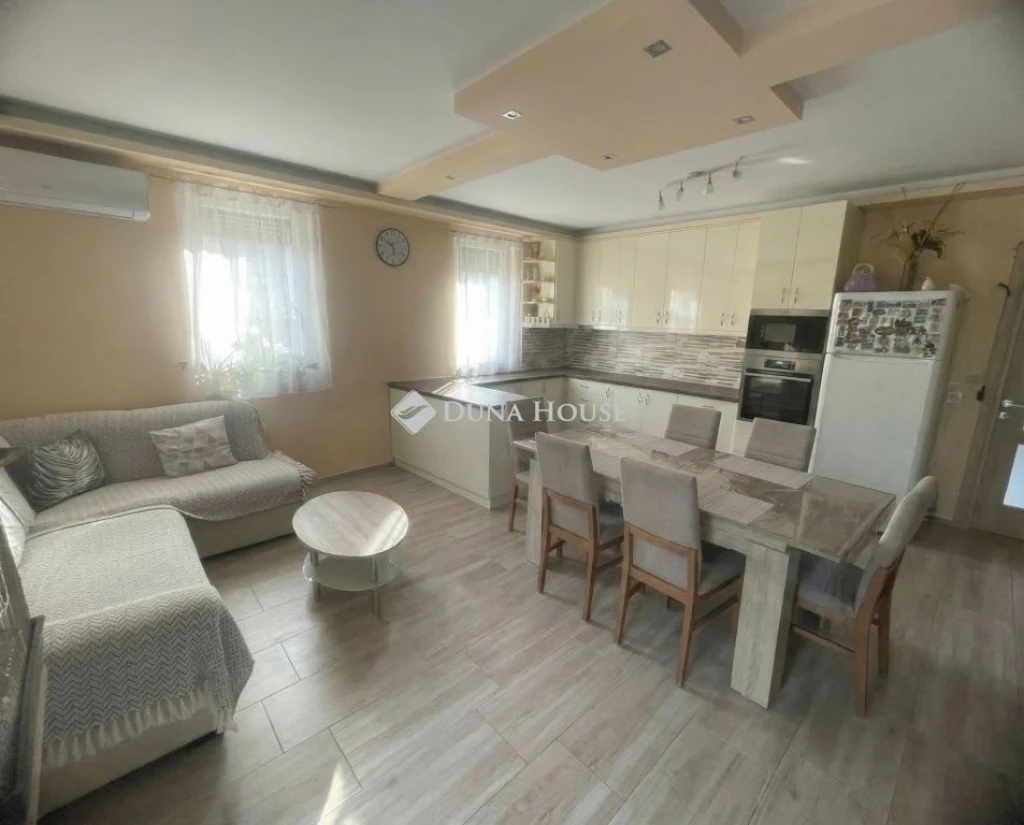 c3-1-name c2-1-name, Kecskemét, Platán utca