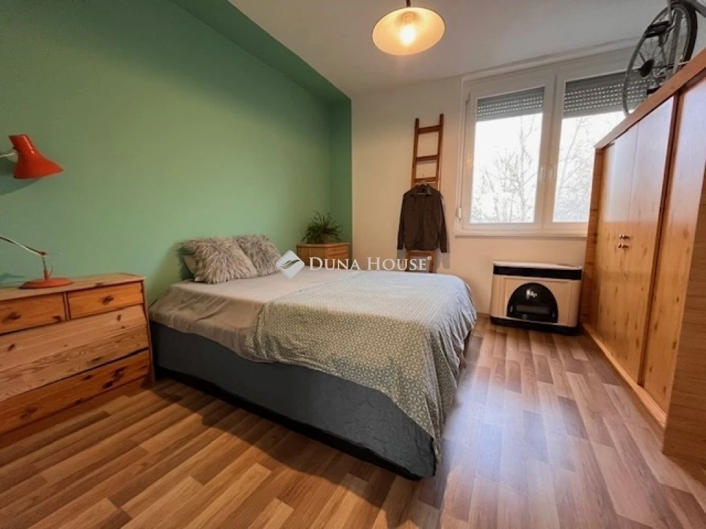 Eladó erkélyes, jó állapotú lakás, Kecskemét