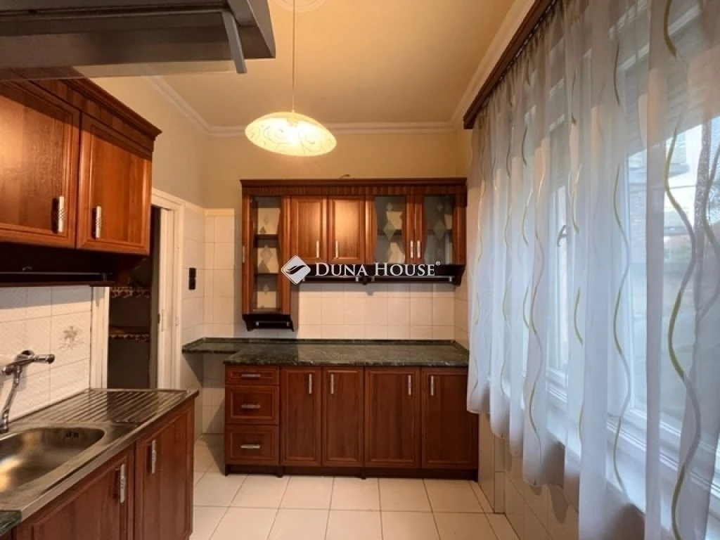 Eladó BELVÁROSI, földszinti lakás garázzsal!! Kecskemét