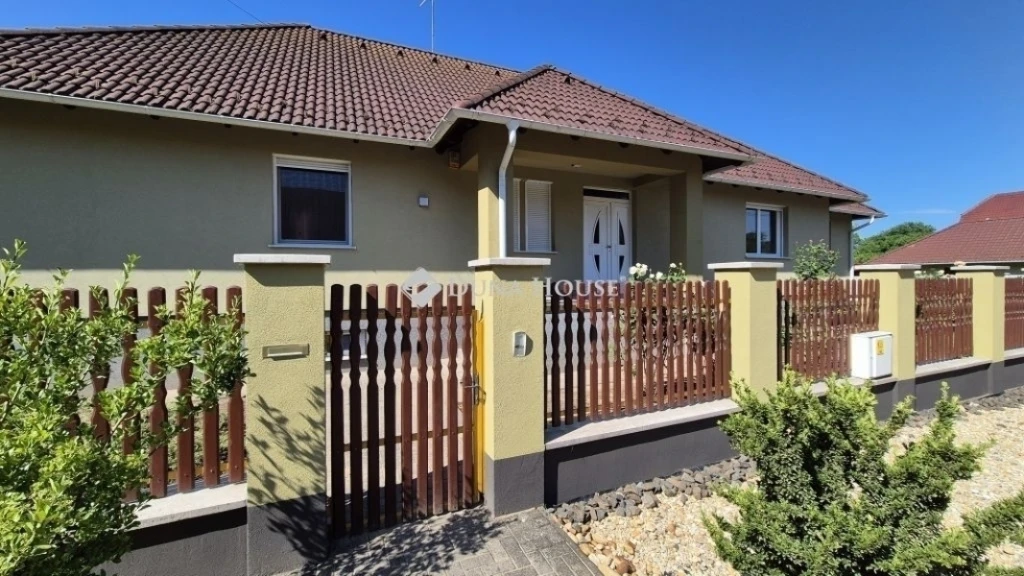 c3-1-name c2-1-name, Kecskemét