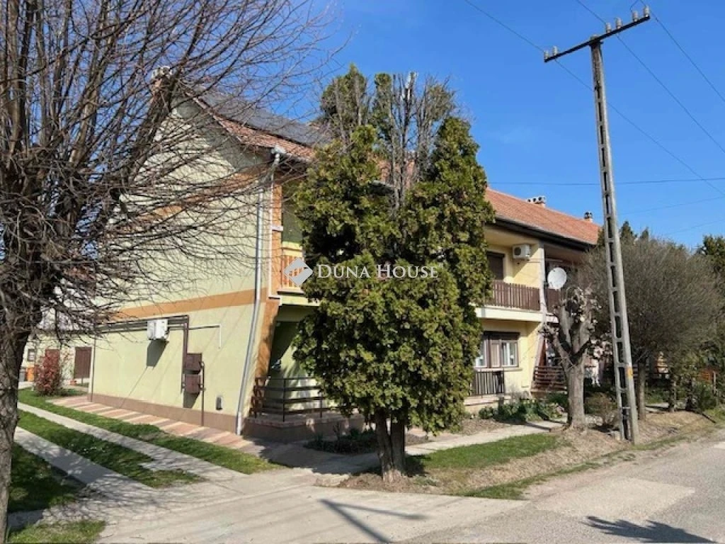 Eladó kétszintes, sorházi lakás, Mezőtúr