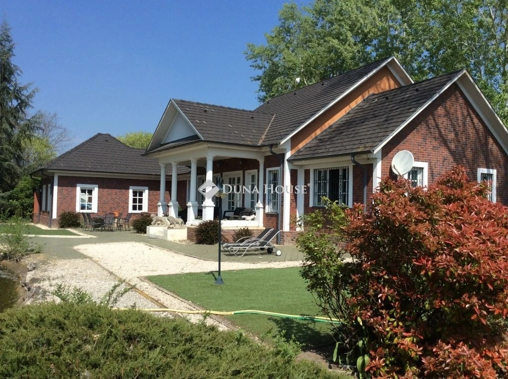 Luxus minőségű angol polgári villa Cserkeszőlő