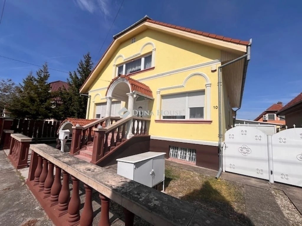 c3-1-name c2-1-name, Kecskemét, Petőfiváros