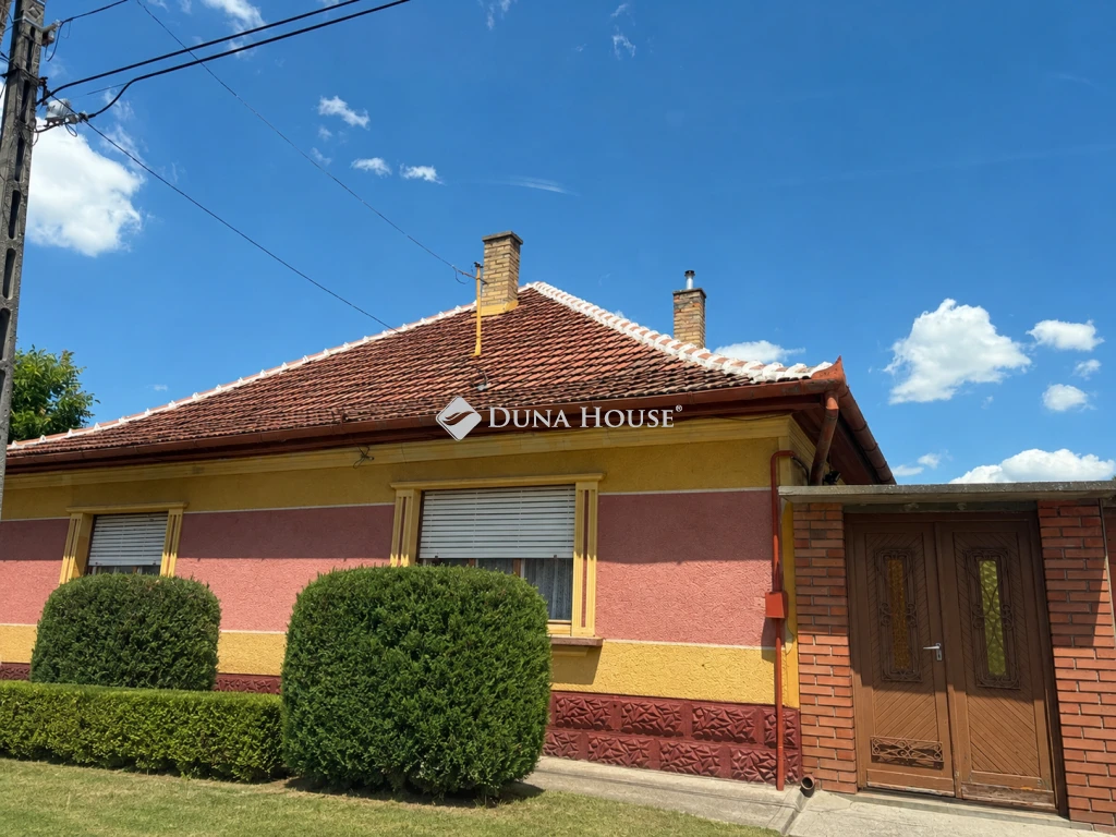 Eladó ház, Cegléd