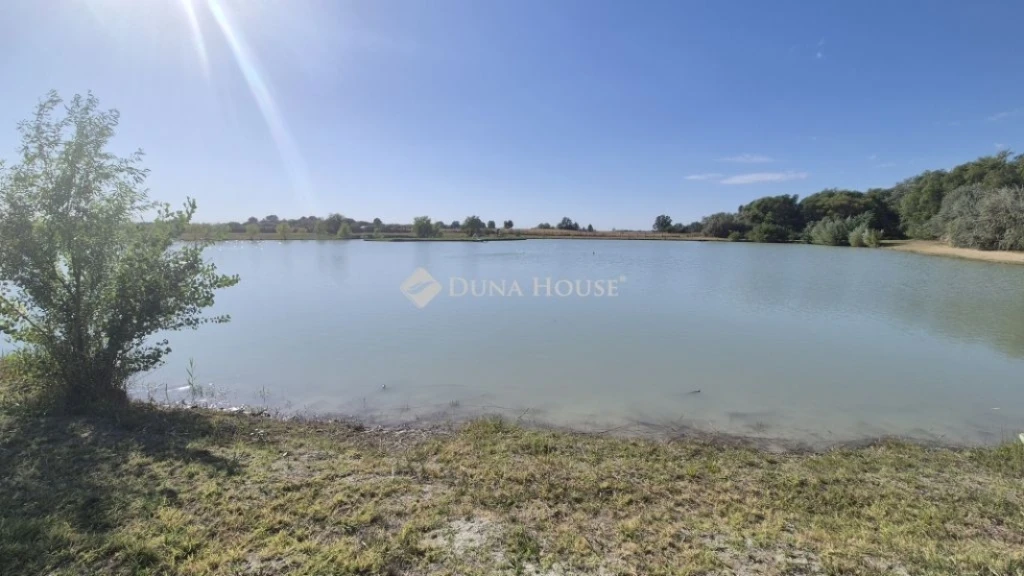 Eladó telek, Lajosmizse