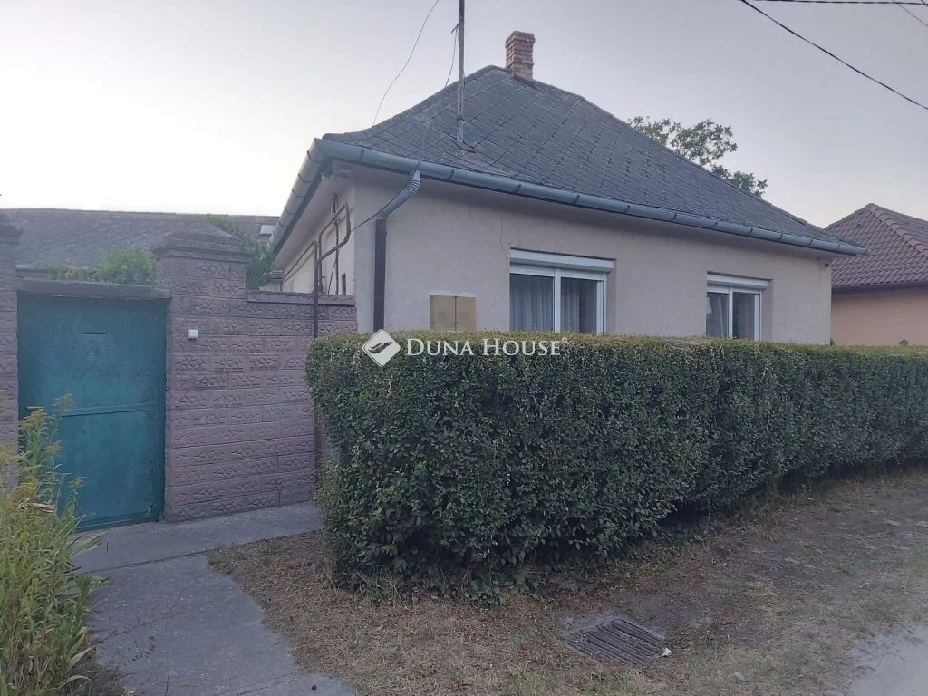 Eladó ház, Izsákon a Csokonai utcában