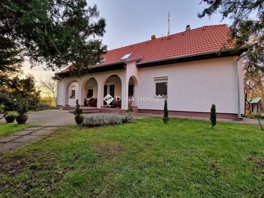 Eladó ház, Kerekegyháza