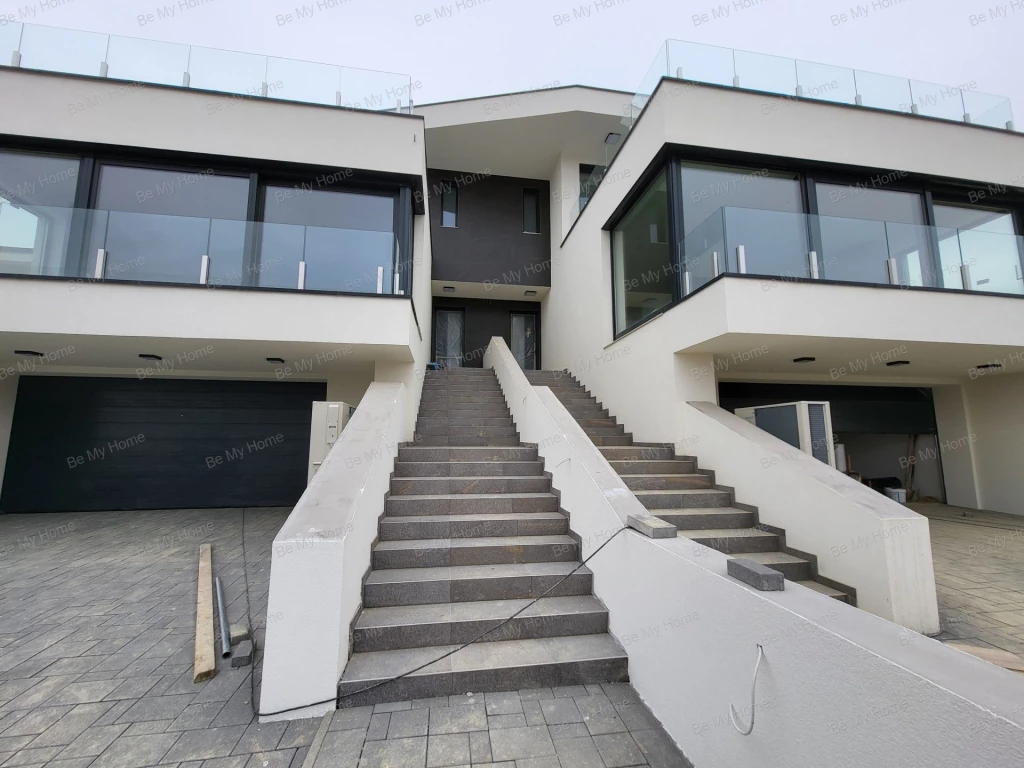 ARANYHEGYEN PANORÁMÁS IKERHÁZFÉL ÉV VÉGI KÖLTÖZÉSSEL LEKÖTHETŐ!