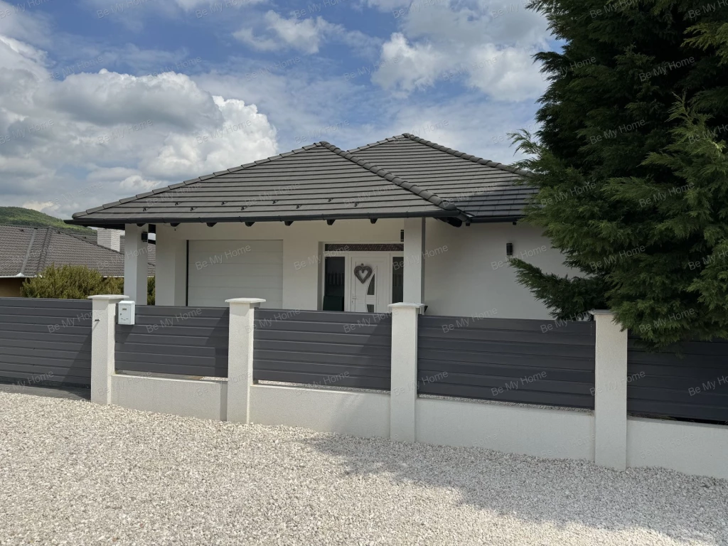 Pomáz előkelő kertvárosi részén, PANORÁMÁS CSALÁDI HÁZ eladó!