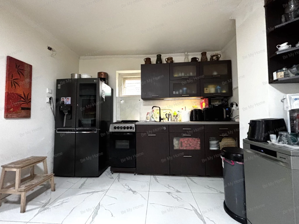 Eladó családi ház. Budakalász, Ófalu csendes utcája.