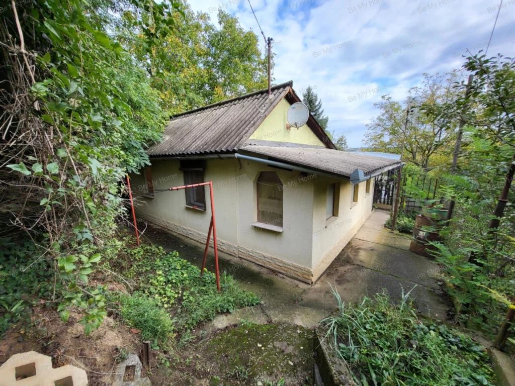 Hétvégi ház nyaralónak, befektetésnek, Csúcshegyen!