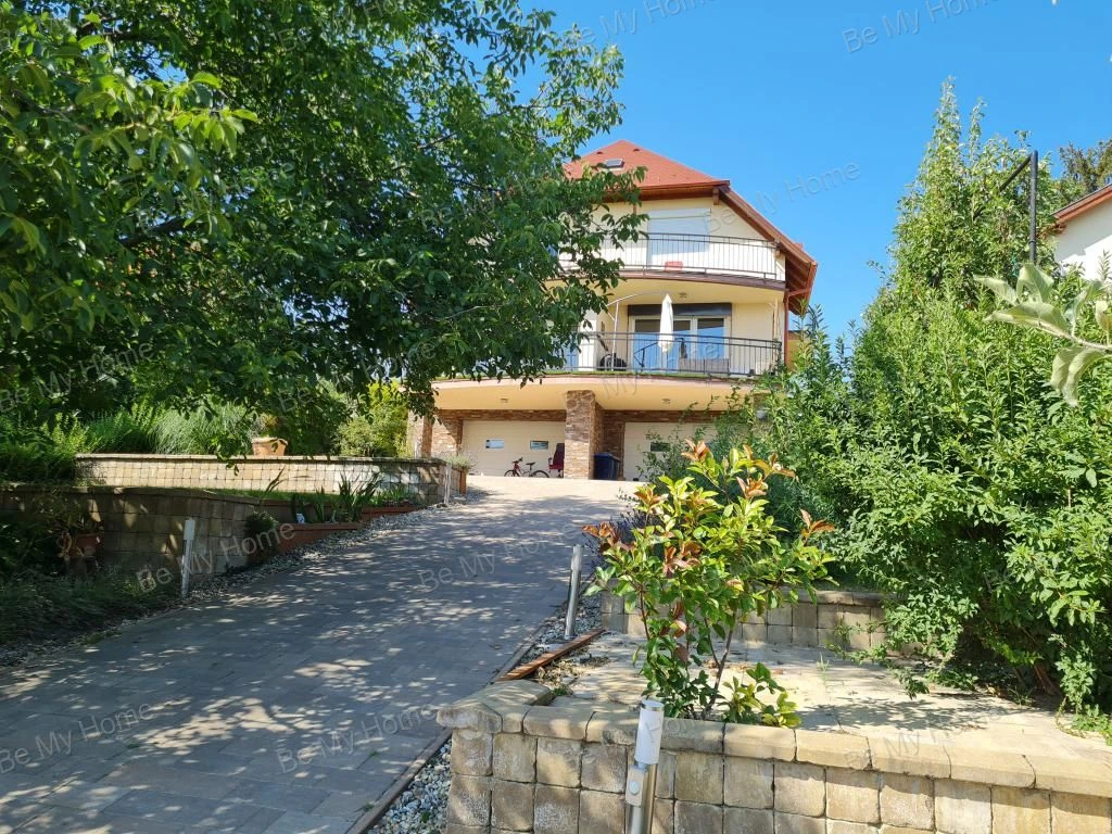 KIVÁLÓ ÁLLAPOTÚ CSODA PANORÁMÁS CSALÁDI HÁZ Békásmegyer Ófaluban