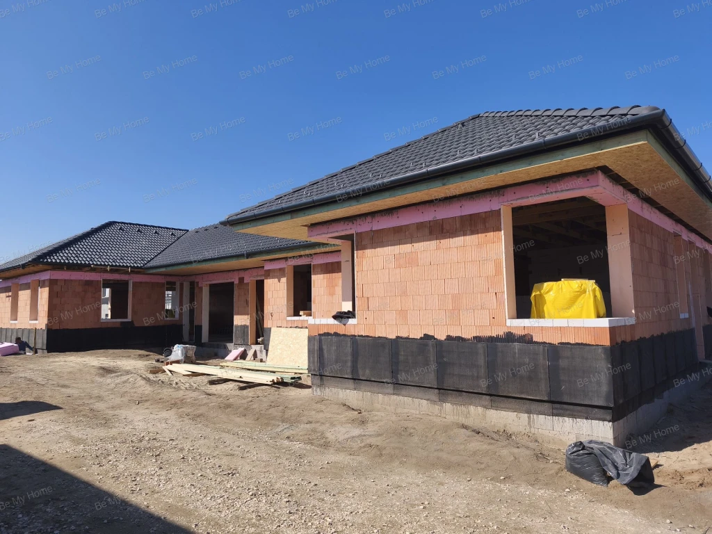 Nappali + 3 hálószobás, újépítésű ház Fóton