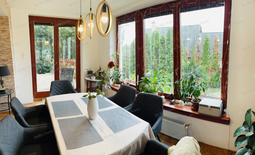 c3-1-name c2-1-name, Pomáz, Messelia