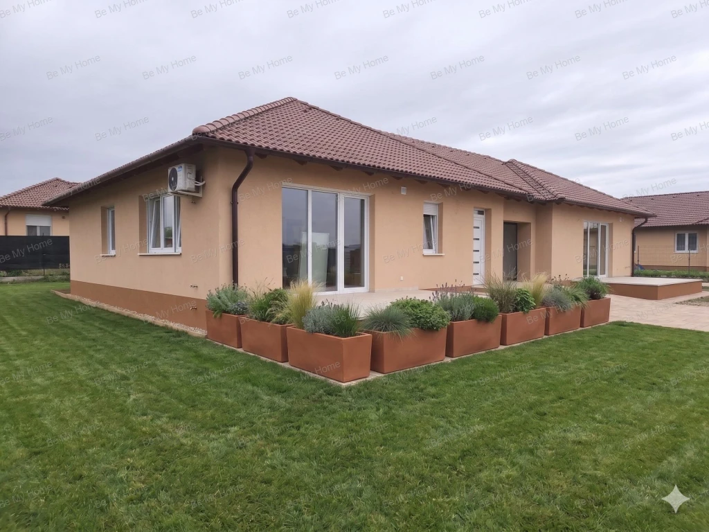 c3-1-name c2-2-name, Vácrátót, Szent István lakópark