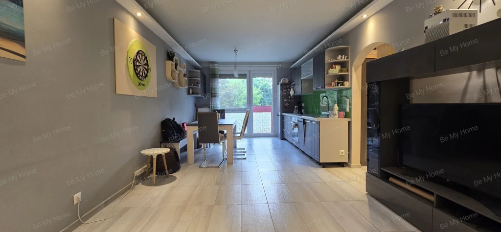 Eladó Kispesten egy felújított 67 m2-es, 3+1 szobás szigetelt panel lakás.