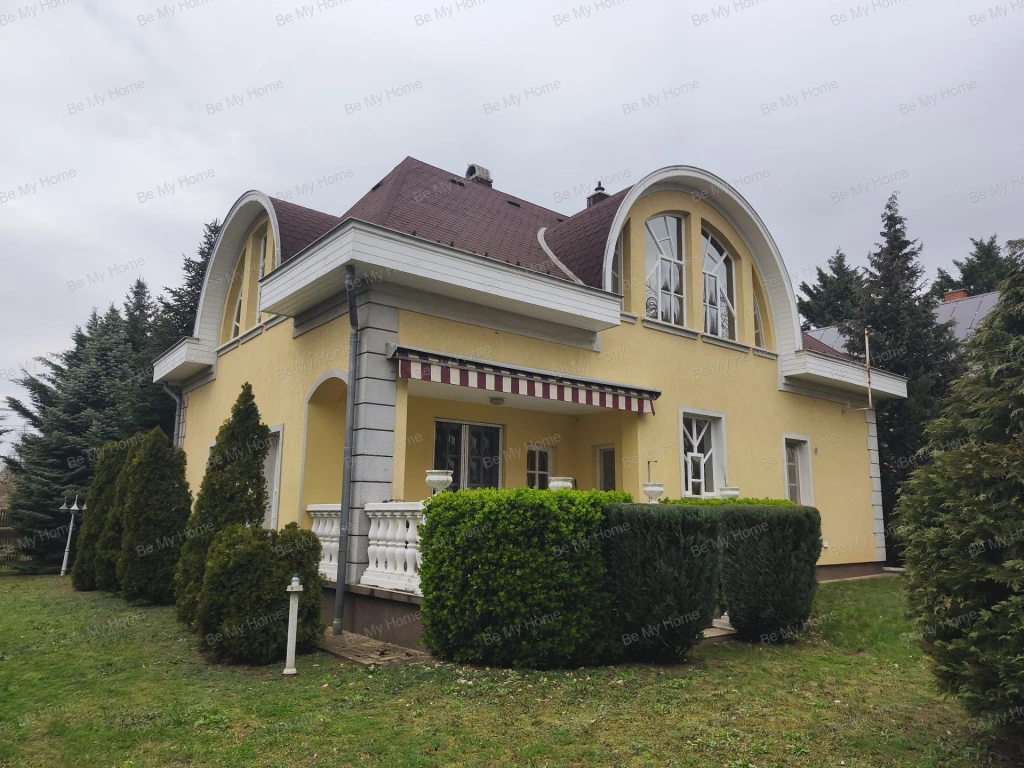 Gödöllőn eladó egy impozáns ház M3 közelében