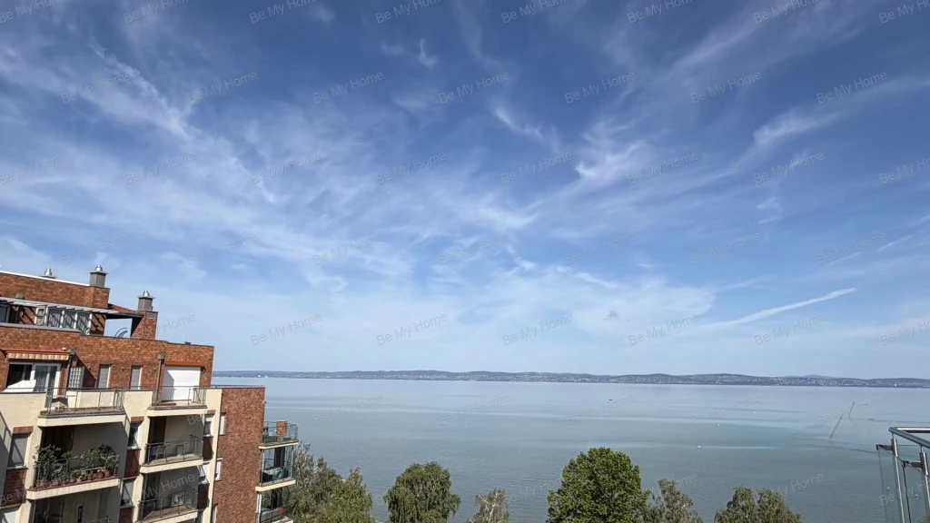 Panorámás vízparti lakás Siófok Aranypartján!