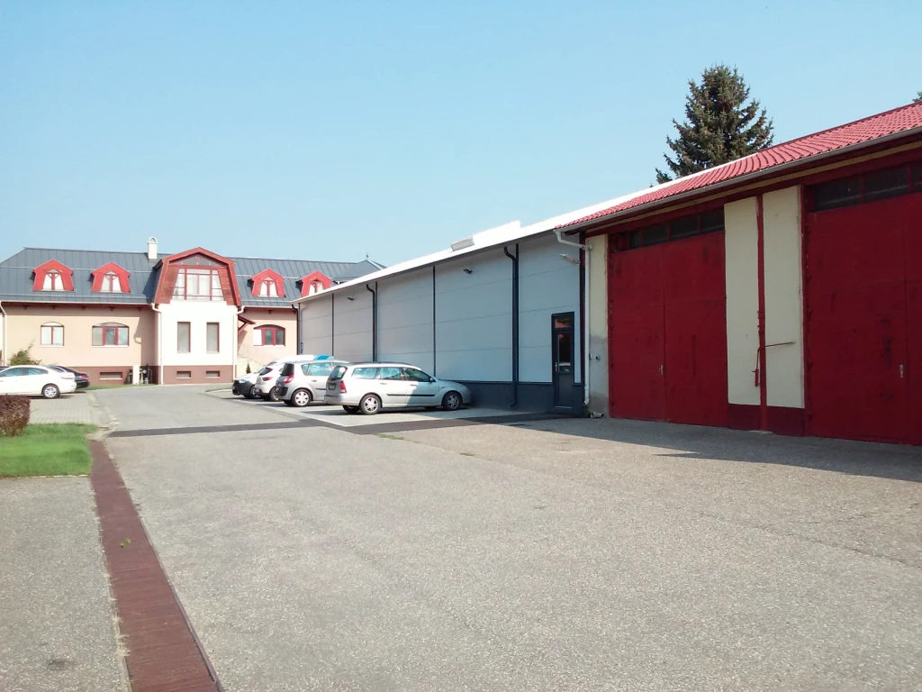 Eladó Nyíregyháza belterületén található rendezett telephely!