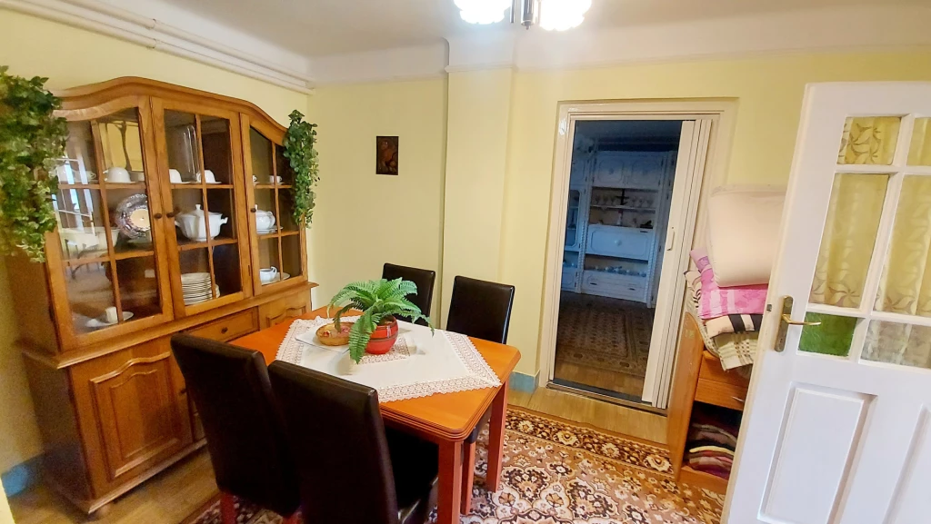 Nyíregyháza - Mandabokorban eladó ház gyümölcsössel!