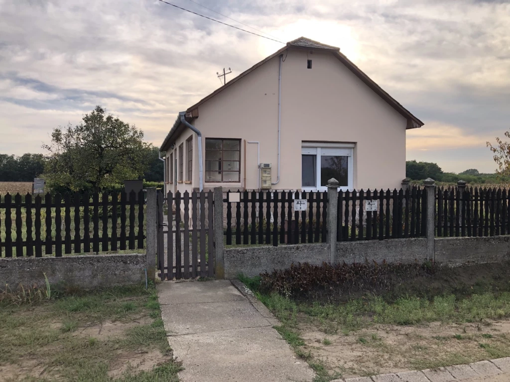 Azonnal költözhető két szobás ház Magy településen