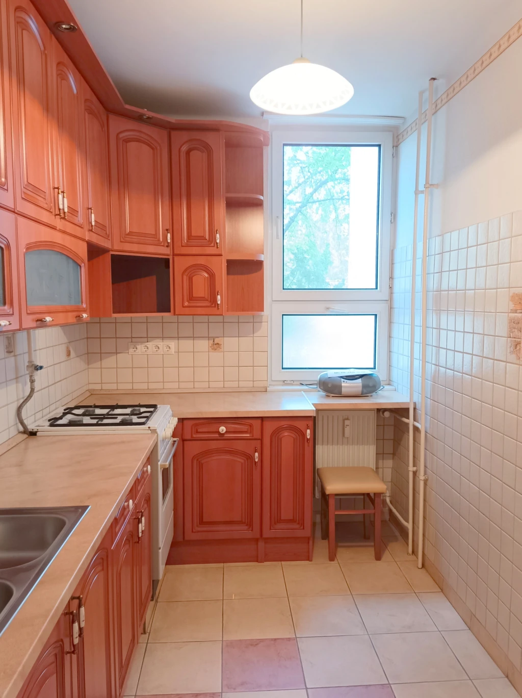 Belvárosi, téglaépítésű, földszinti azonnal költözhető lakás!