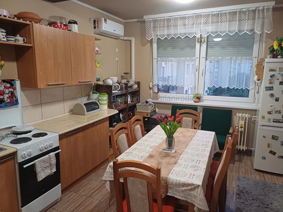 For sale panel flat, Nyíregyháza, Fazekas János tér