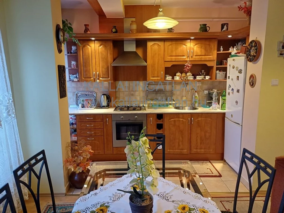 Eladó téglalakás, Nyíregyháza