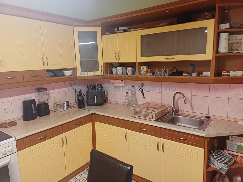 Eladó panellakás, Nyíregyháza