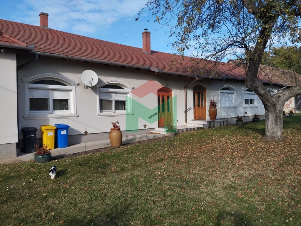 Kétlakrészes, felújított ház Nagyszakácsiban