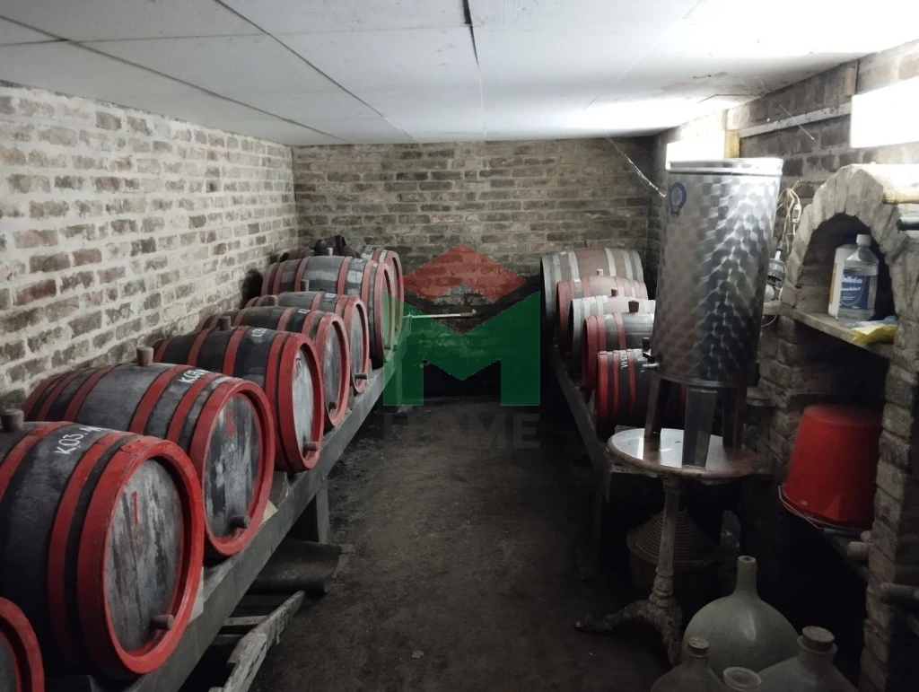 Zártkert vízzel, villannyal MArcaliban