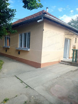 Békéscsabán a bajza utcában házrész eladó70 m2