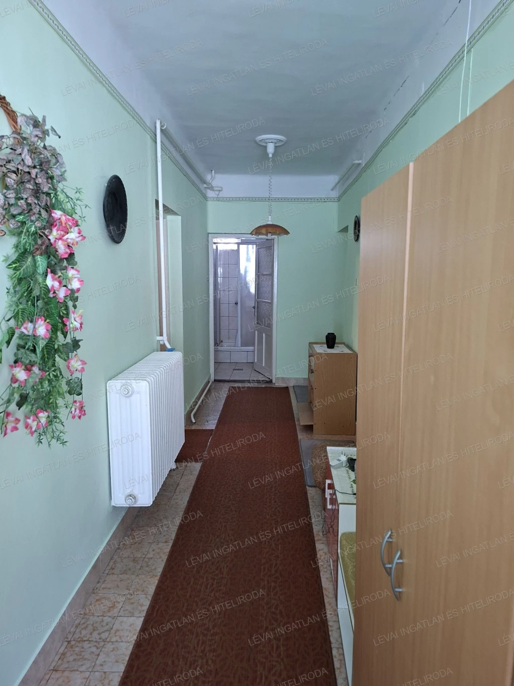 Nagybánhegyesen 110 m2 tégla családi ház eladó.