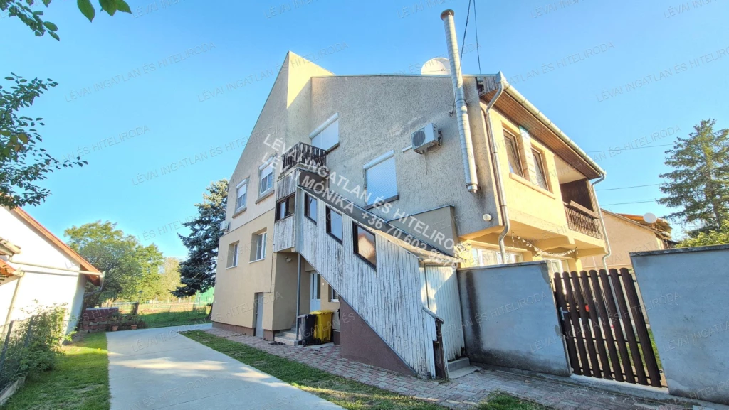 ÁRCSÖKKENÉS!!Békéscsaba kedvelt részén eladásra kínálunk egy 5 szobás társasházi lakást