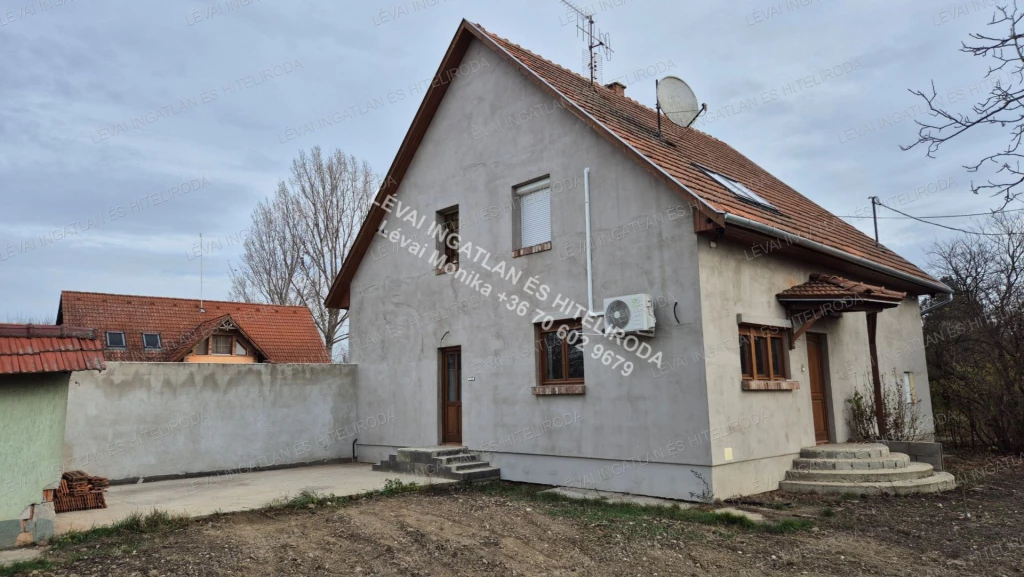 Felújított, kétszintes családi ház eladó Muronyban