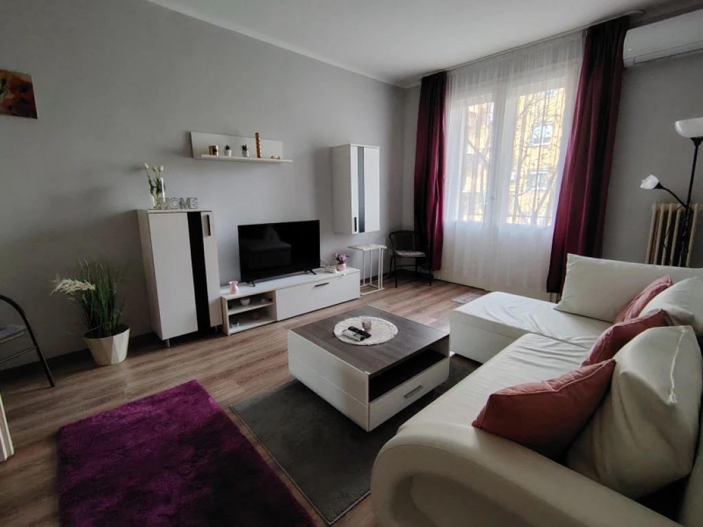 Kiadó téglalakás, Pécs, Uránváros