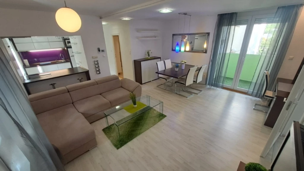 c3-2-name c2-19-name, Pécs, Mecsekoldal/Belváros