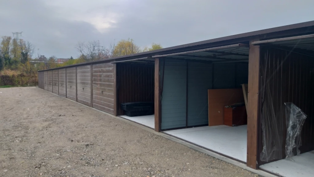 For rent detached garage, Pécs, Kertváros