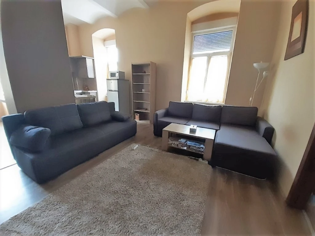 Kiadó téglalakás, Pécs, Egyetemváros